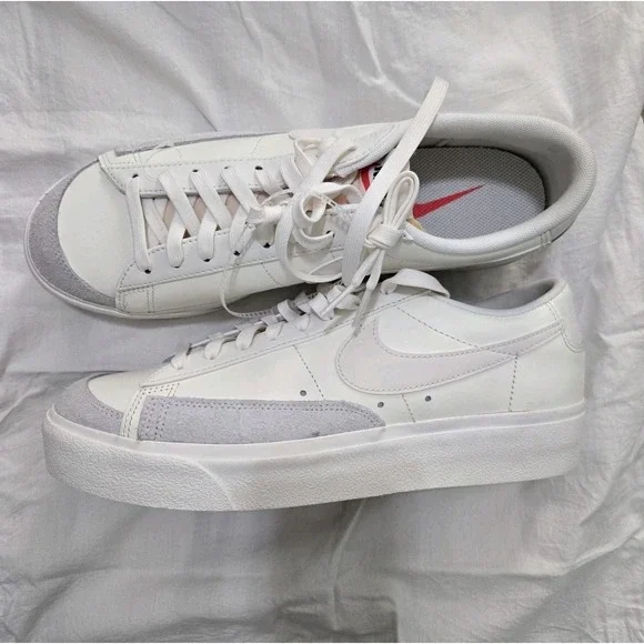 Nike Wmn's Blazer Low Platform Low Top Triple Sail Sneakers White Size 12 NWOB - Picture 4 of 6